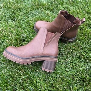 Women’s Brown chunky heel boots